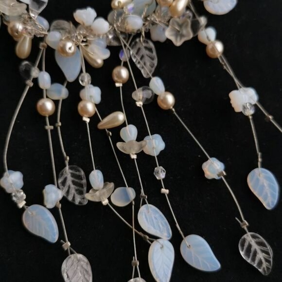 Vintage 90s Czech glass bead flower necklace in white - Picture 5 of 9